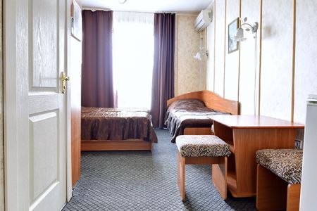 Сурож фасад с остановкой