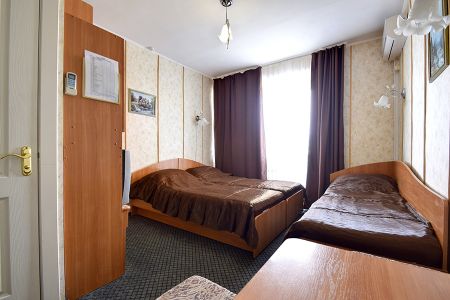 Сурож фасад с остановкой