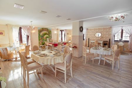 Ресторан Алая роза.