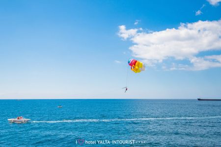 34. Пляж. Водные аттракционы-min