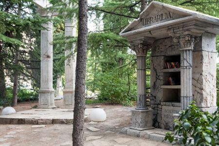 92. Территория отеля ЯИ-min