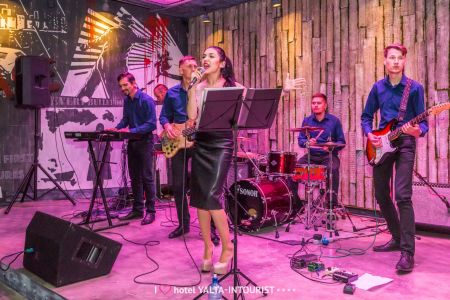 63. Зоопарк отеля. Попугаи-min