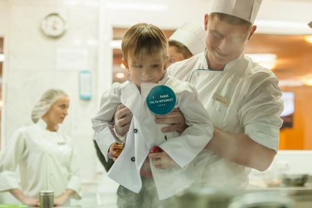 63. Зоопарк отеля. Попугаи-min