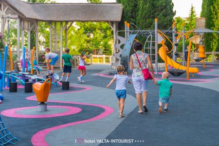 63. Зоопарк отеля. Попугаи-min