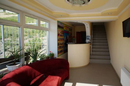 Вид с дороги на корпус