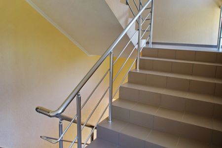 Вид с дороги на корпус