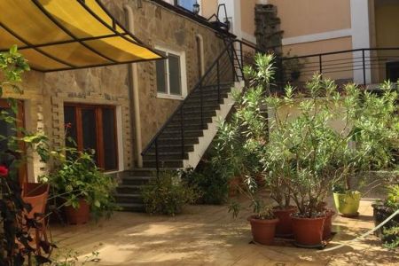 Фасад с внутреннего двора