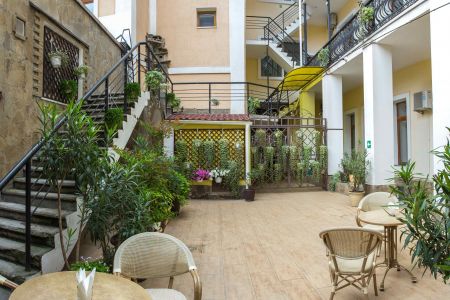 Фасад с внутреннего двора