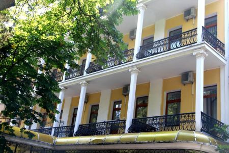 Фасад с внутреннего двора