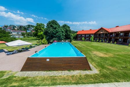 Пруды и беседки