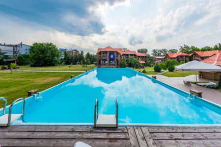 Пруды и беседки