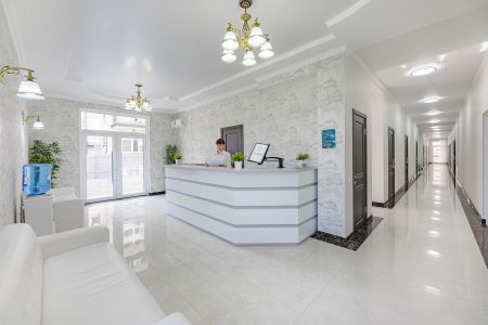 Фасадная часть отеля  Плаза ( вид 2) 