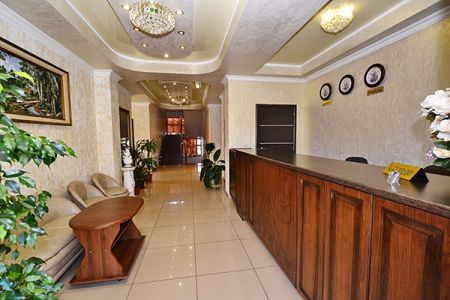 Фасадная часть отеля  Плаза ( вид 2) 