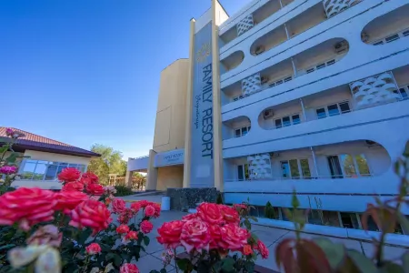 «Family Resort» / «Фемили Резорт» отель
