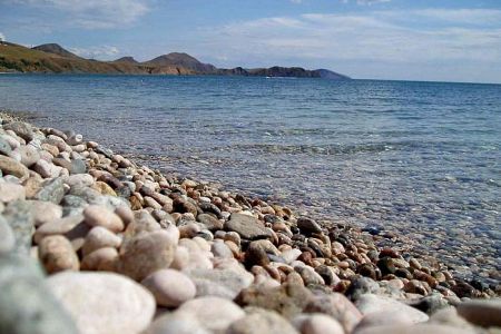 Внешний вид корпуса с внутреннего дворика и бассейн