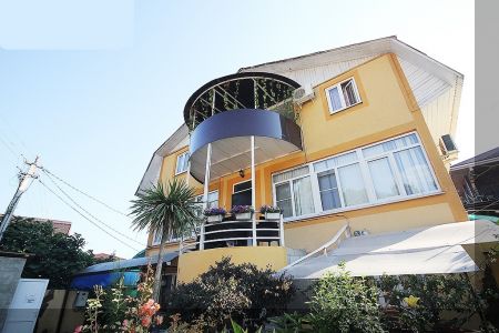 У Анны (Адлер)