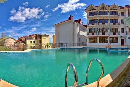 Внешний вид и бассейн