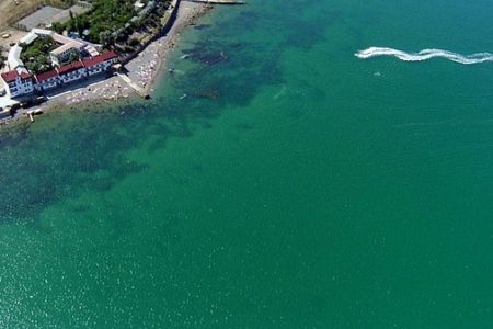 Вид на корпус с пляжа