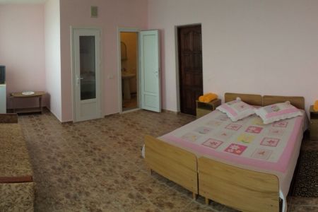 Вид на корпус с пляжа