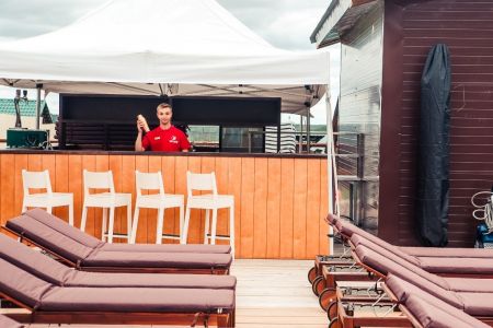 Бар в бассейне