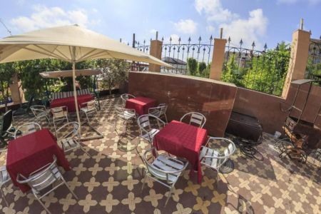 Фасад и бассейн