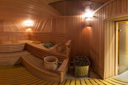 Фасад и бассейн