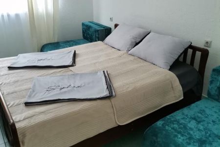 Фасад и вид на бассейн