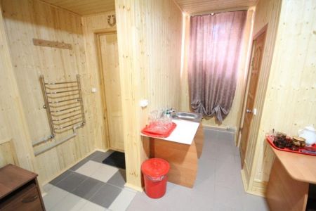 Фасад и вид на бассейн