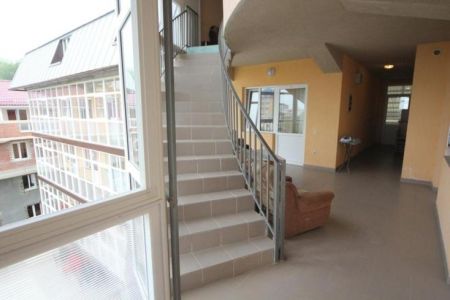 Фасад и вид на бассейн