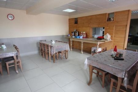 Фасад и вид на бассейн