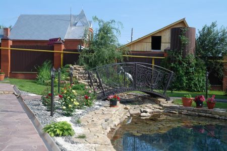 Дом  со двора