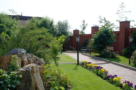 Дом  со двора