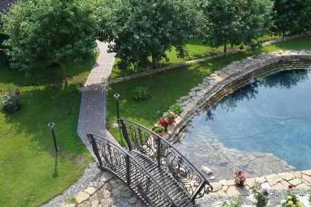 Дом  со двора