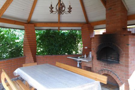 Дом  со двора