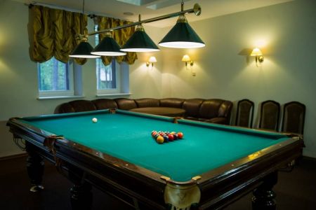 Территория. Коттедж 6-местный Лесной