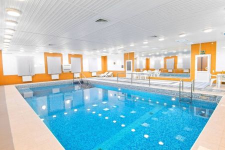 Территория. Коттедж 6-местный Лесной