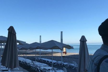 Вид из окна на море