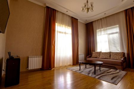 Люкс 4-местный (с кухней и балконом)