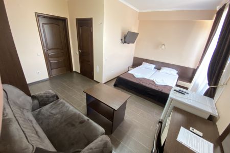 Люкс 4-местный 2-комнатный