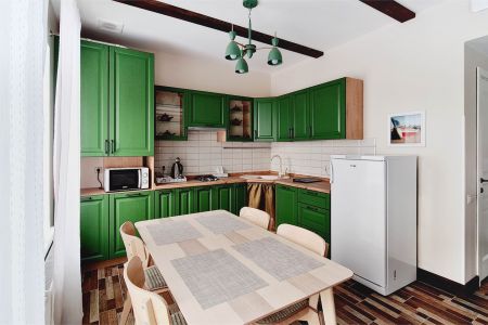 Таунхаус 4-местный 2-уровневый (с 2-мя спальнями и гостиной)