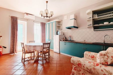 Таунхаус 3-местный (с 1-й спальней, гостиной и кабинетом)