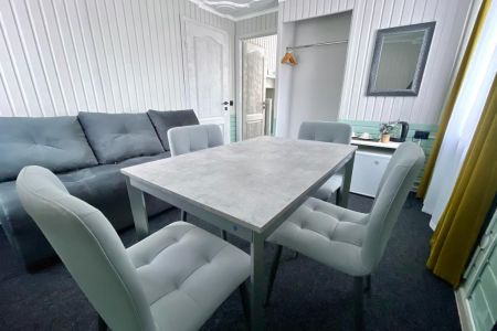 8F548349-9E77-4762-A5E2-0D1CC3011C04