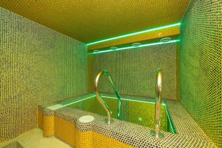 Вход с улицы