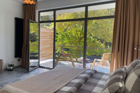 Тент Хаус, территория