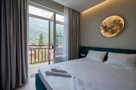 Апартаменты 4-местные Улучшенные (с балконом)