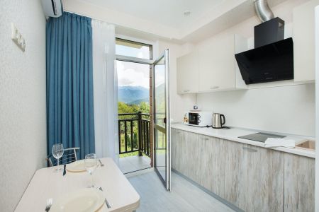 Апартаменты 4-местные Улучшенные (с балконом)