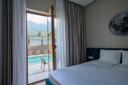 Апартаменты 4-местные Улучшенные (с балконом)