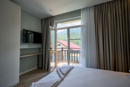 Апартаменты 4-местные Улучшенные (с балконом)