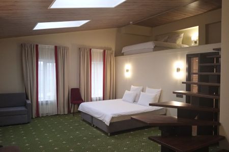 9948d7fb-ad1f-4a49-93ab-57a34081b4c5