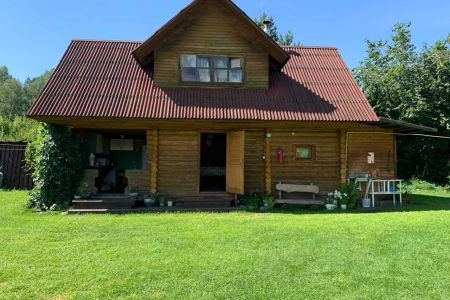 Внешний вид дома и территории